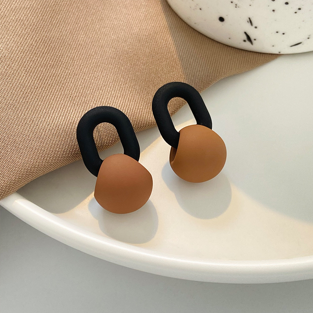 European and American ins milk tea color-blocking earrings, Japanese and Korean fashionable colorful milk candy round beads irregular ear studs, personalized earrings trend Application Scenario