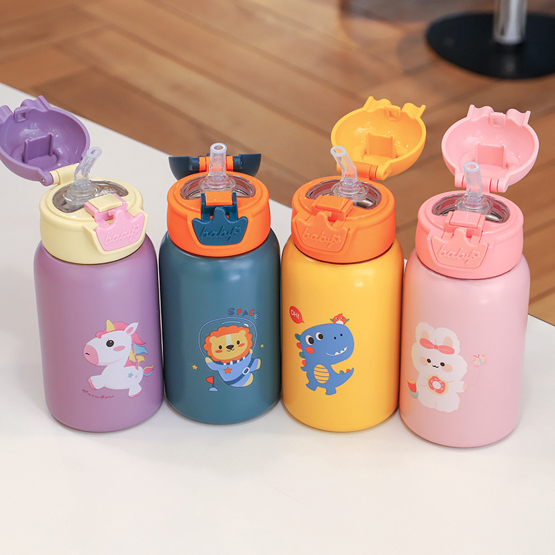 Children's kettle, insulated cup, antler cup, star straw cup, smart cartoon double-lid cup, cup sleeve, stainless steel back Application Scenario