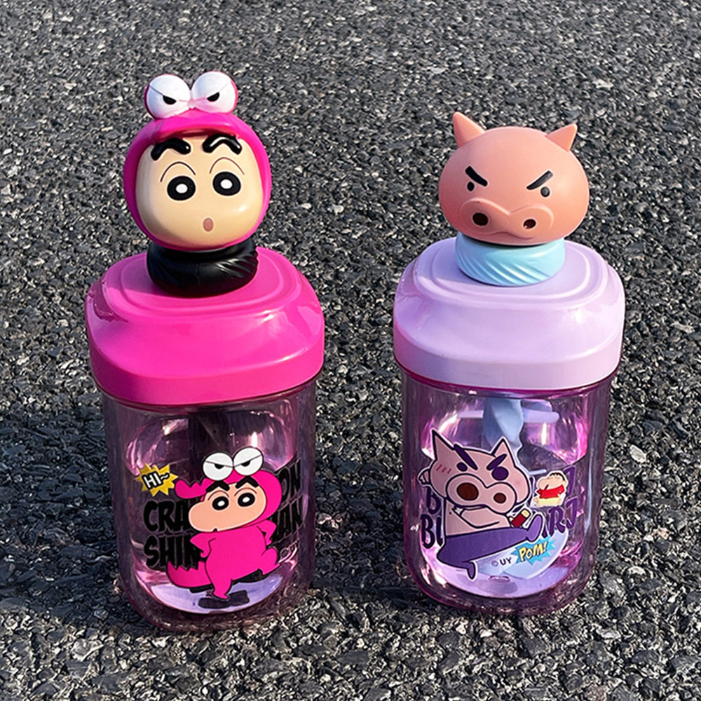 Cute Crayon Shin-chan water cup with straw portable stirring cup, creative cartoon high appearance level student plastic straw cup Specification drawing