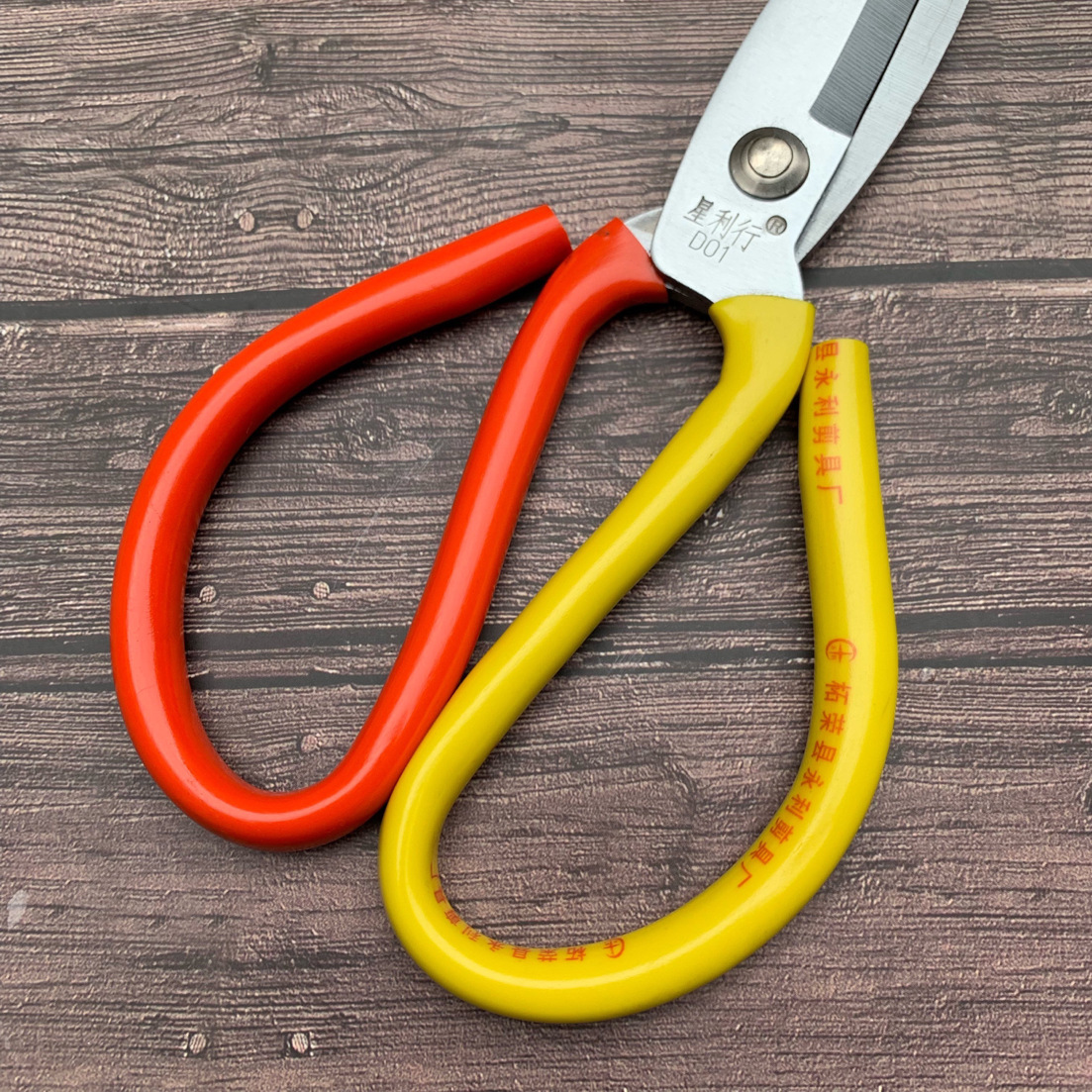 Xinglihang large head scissors, stainless steel fish head scissors, leather scissors, fishing net scissors, fabric scissors Application Scenario
