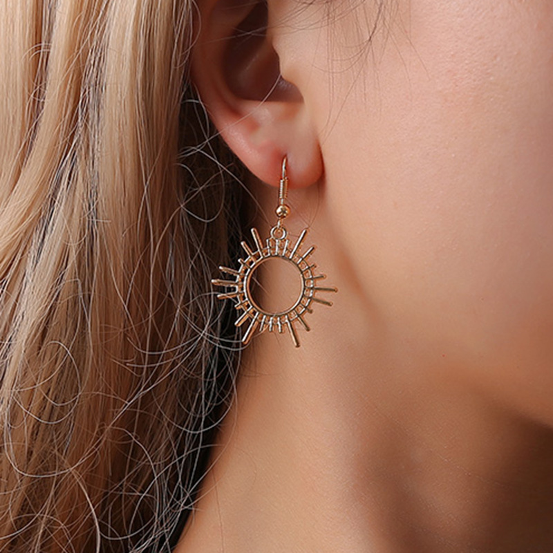 Wholesale of new best-selling European and American trend gear earrings, creative geometric alloy jewelry, and women's sun earrings full figure