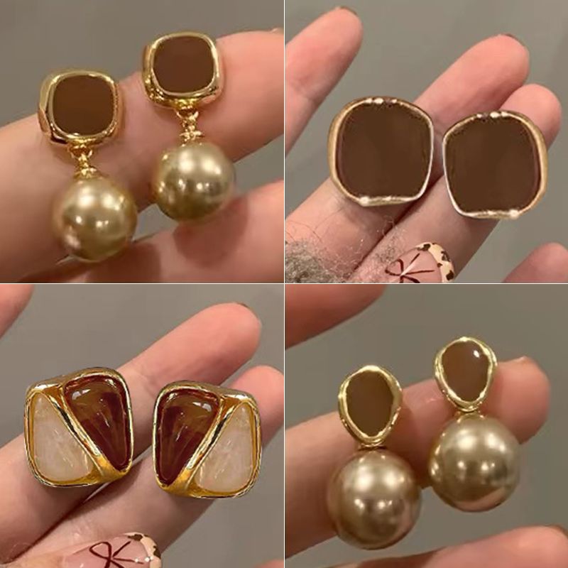 French unique caramel-colored pearl earrings suitable for autumn and winter, 2024 new style, light luxury and high-end stud earrings for women full figure