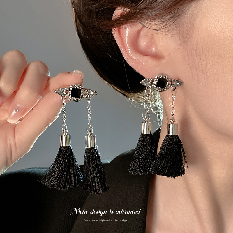 Vintage black tassel new Chinese-style earrings, spicy girl retro court earrings and stud earrings, unique and versatile, fashionable style full figure