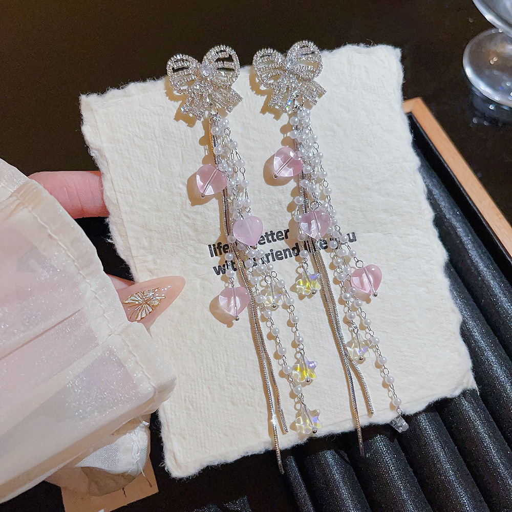Luxurious bow pearl tassel earrings for ladies, high-end heart-shaped earrings for autumn and winter, sweet and cool style, star stud earrings Application Scenario