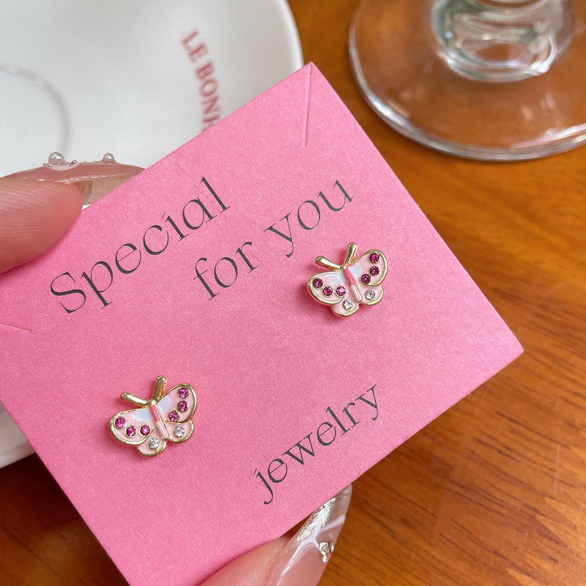 Summer sweet girl pink little butterfly stud earrings, silver needles for women, sweet and cute, versatile, oil-drip and diamond-encrusted exquisite and small earrings Application Scenario