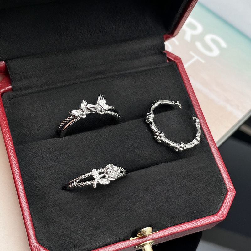 Minimalist plain ring, pleated, small butterfly opening ring, a unique layering and versatile commuting rose-shaped fashion ring for women Application Scenario