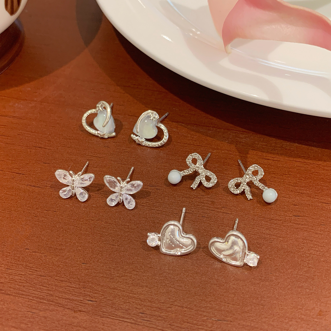 Korean version of super ethereal and sweet zircon heart-shaped butterfly stud earrings, women's silver needle, elegant, niche, light luxury, high-end three-dimensional earrings Application Scenario