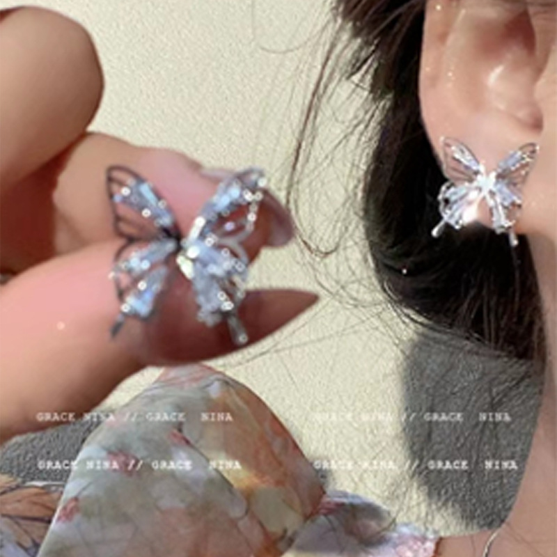 Ins-style pearl stud earrings for women, light luxury, fashionable and high-end, versatile earrings, retro and elegant earrings, 925 silver needle wholesale details Picture
