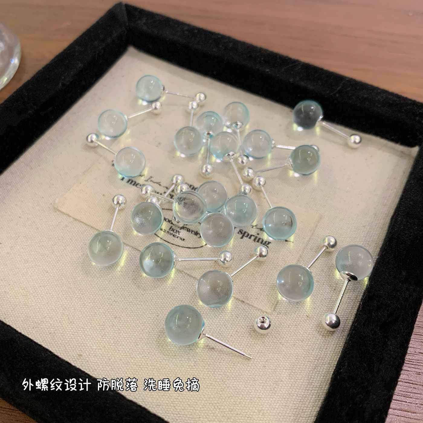 Cool and refreshing aquamarine blue round ball screw ear bone nails, clear and transparent for women to nourish ear holes, no need to take off when sleeping, small earrings Application Scenario