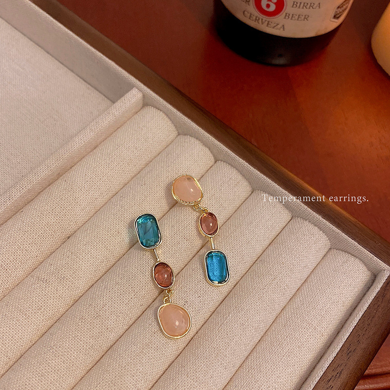 French-style retro colored gemstone earrings, mid-style color contrast, niche fashion and versatile tassel stud earrings Application Scenario