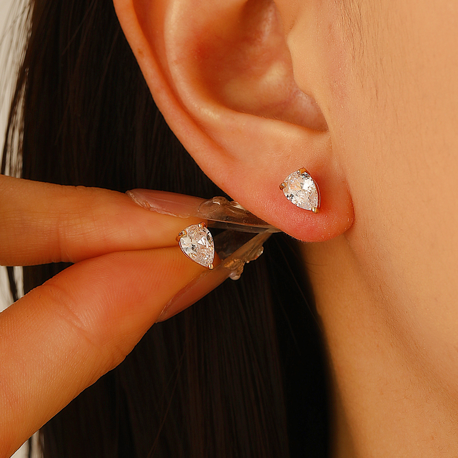 Cross-border copper-inlaid zircon ear studs, a light luxury and high-end women's ear accessory, versatile, simple, small and exquisite. Wholesale of small and niche ear studs full figure