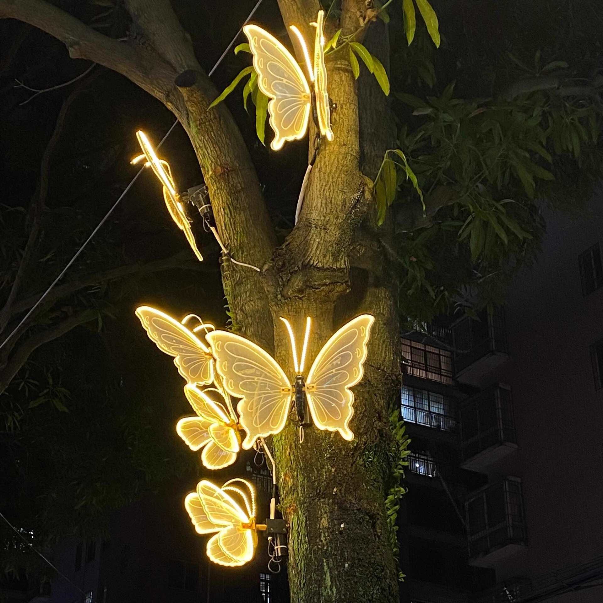 led Chinese-style butterfly lights, outdoor waterproof colored lights, night scene atmosphere lights, decorative hanging tree lights, illuminated butterfly landscape lights details Picture
