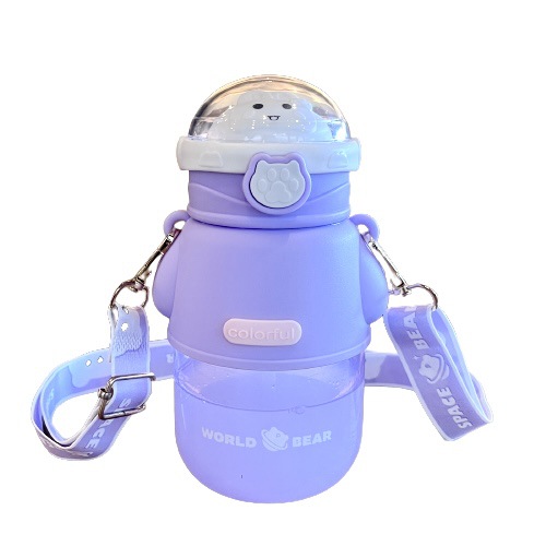 Portable large-capacity plastic cup, high appearance level student sports water cup, astronaut bear children's straw cup, shoulder strap, hand-carry Item Picture