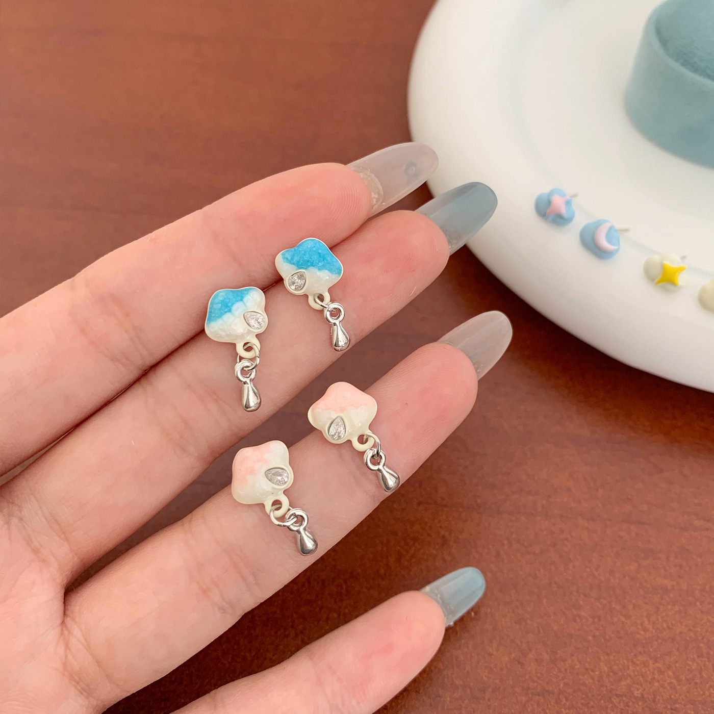 Summer cloud-tinted water drop pendant ear stud three-piece set for women's silver needle, fresh and compact design student earrings details Picture