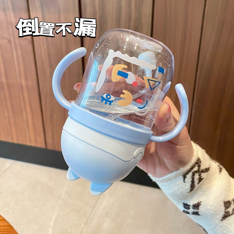 Water cup, children's drinking cup with straw, one-year-old baby graduated cup, portable drinking water bottle, cute gravity ball baby bottle Application Scenario