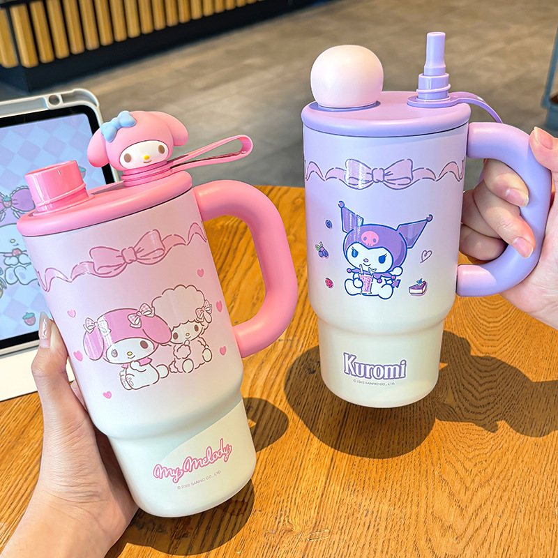 The cute Sanrio Family series gradient ice cup with double spouts, sturdy handle ring and portable large-capacity drinking cup Application Scenario