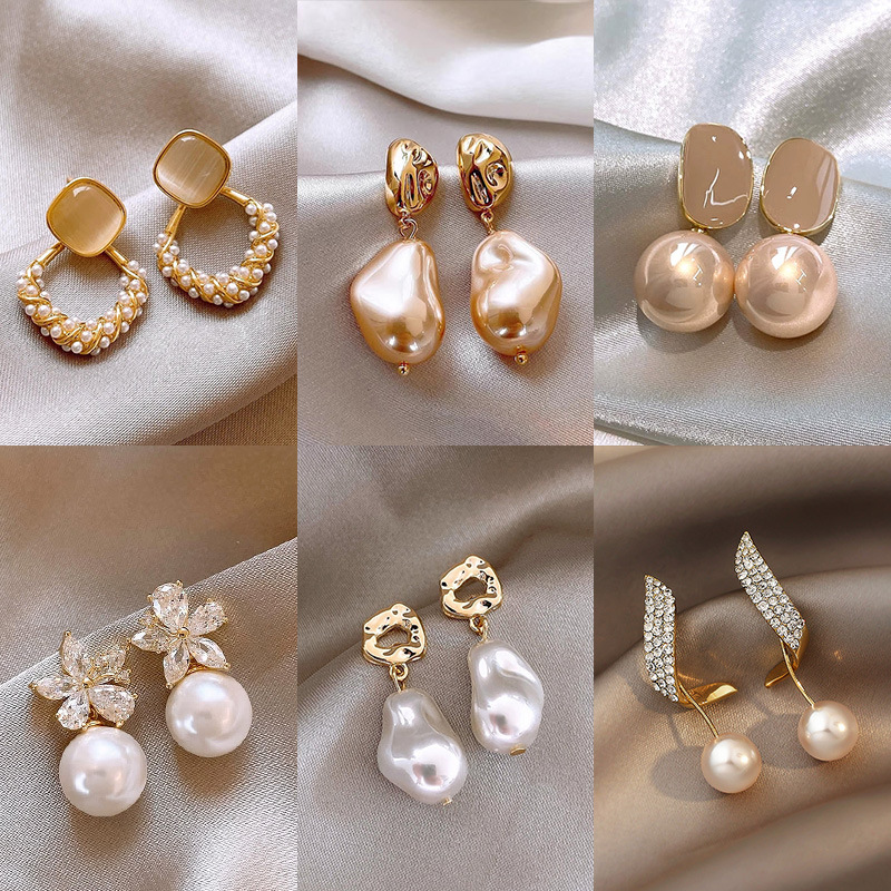 Silver needle high-end pearl flower earrings, fashionable retro light luxury earrings, French elegant temperament, internet-famous earrings for women Specification drawing
