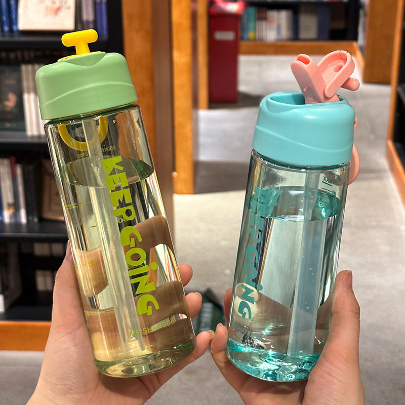 Summer new high appearance level with straw, portable plastic children's water cups for boys and girls, heat-resistant for primary school students Application Scenario