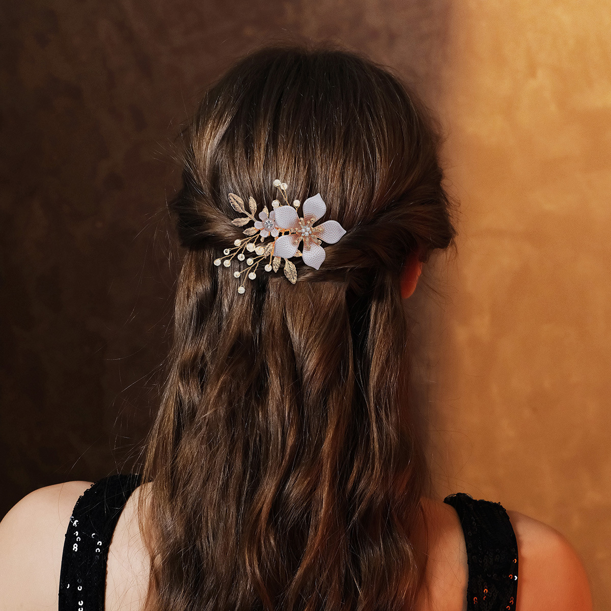 New European and American wedding accessories: Fashionable and elegant pearl comb, wedding dress accessories, alloy flower bridal hair comb full figure