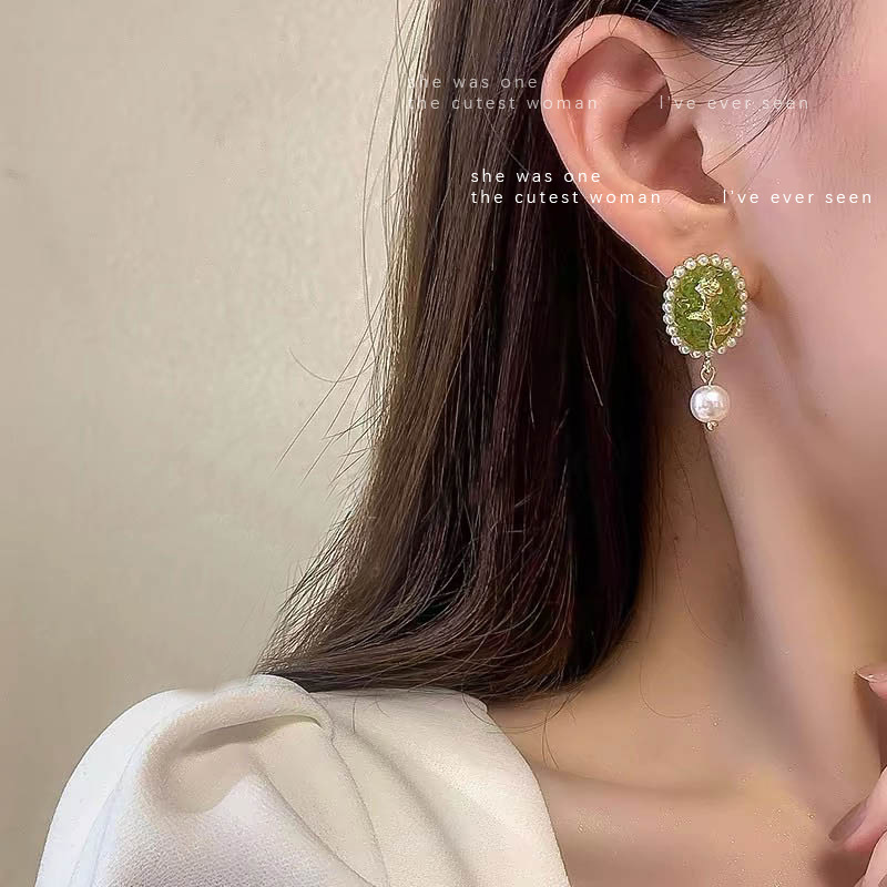 Fresh and clean green gradient stud earrings for women, 2024 new style sweet and versatile flower earrings, high-end zircon earrings Application Scenario