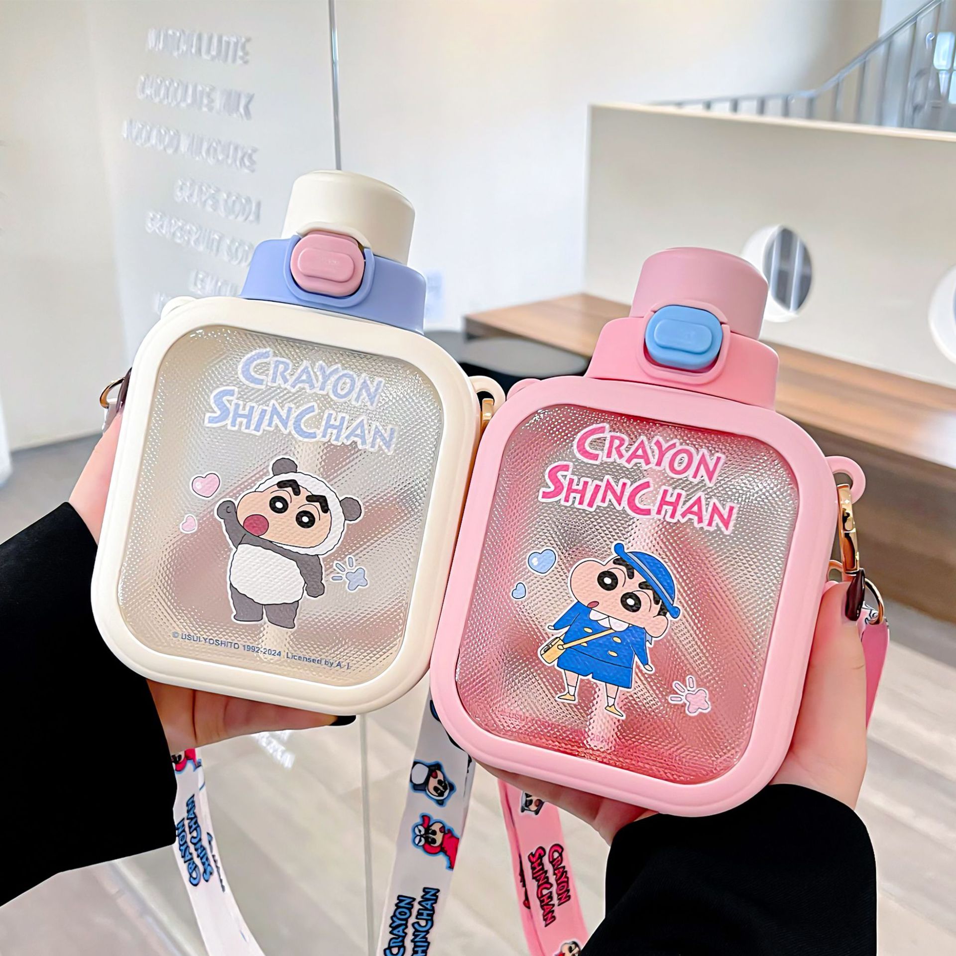 Crayon Shin-chan official cube sugar plastic cup, convenient cup with large capacity water cup, children's high appearance level straw cup pot details Picture