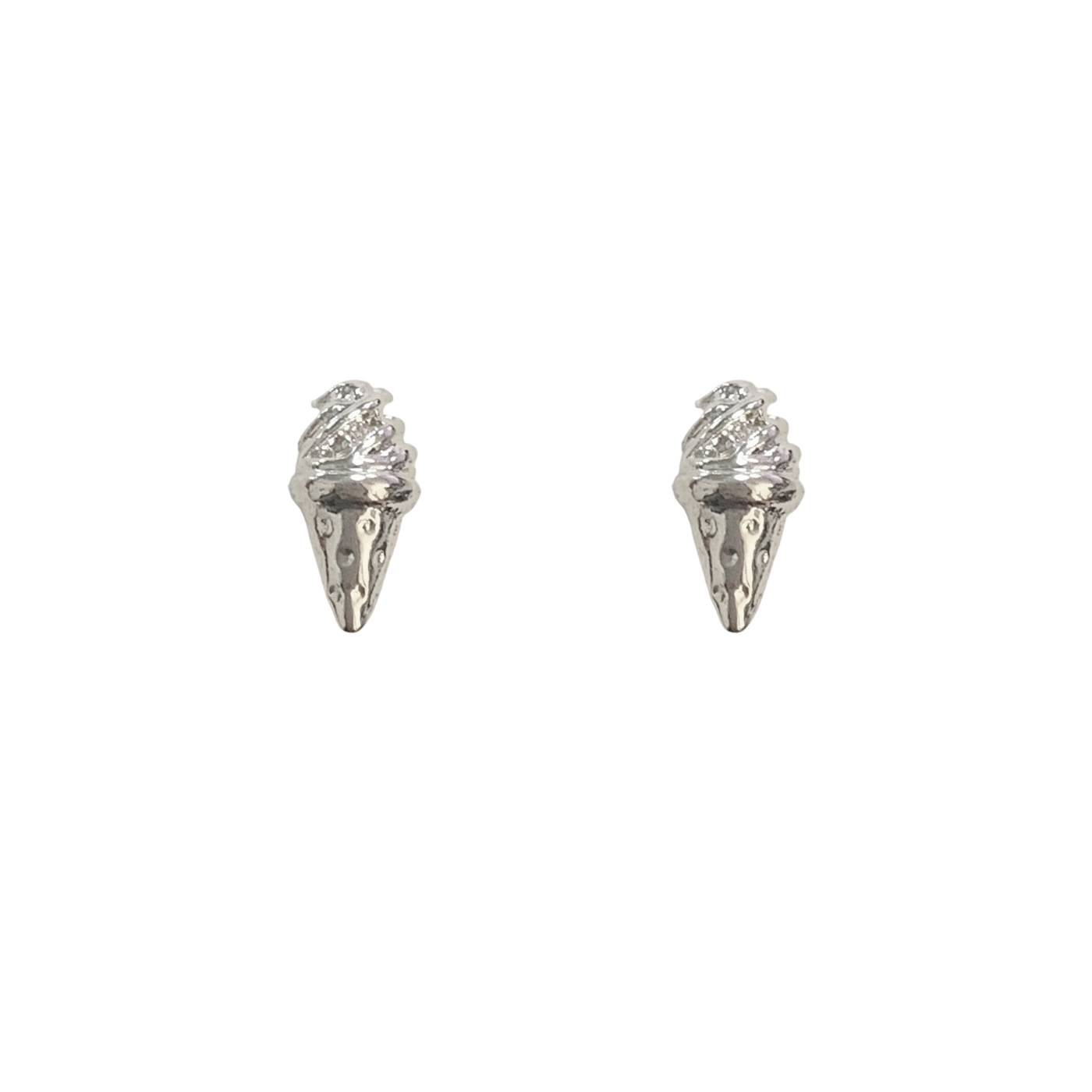 Korean version plain silver cute dessert cake pearl puppy earrings, silver needles for girls, small and fun design sense student earrings Item Picture