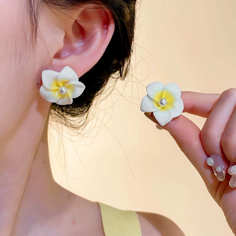 Spring and Summer yellow flower stud earrings for women, 2025 new bestseller, niche design, high-end earrings, ear rings, and elegant earrings details Picture