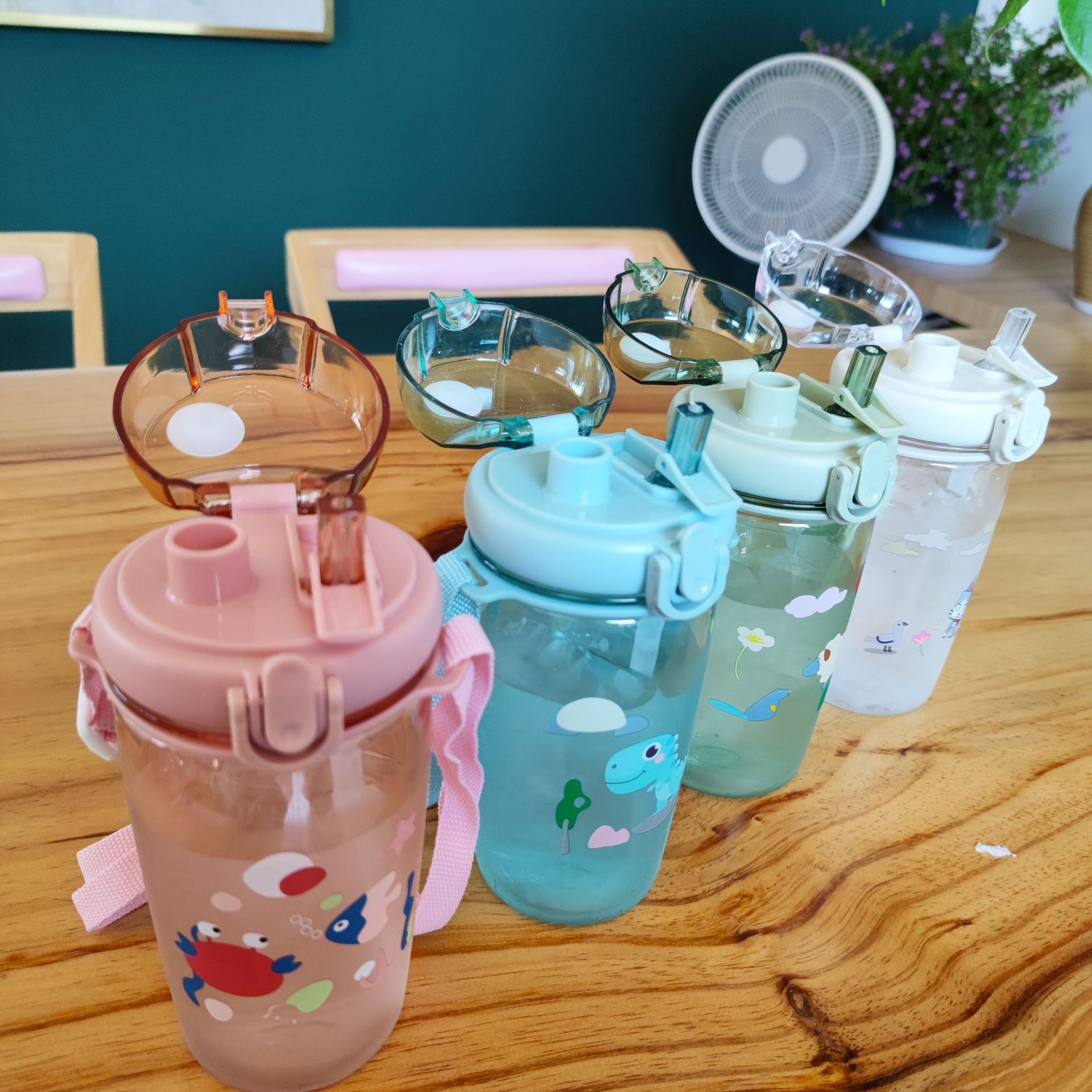 New children's double-drinking spout water cup, portable shoulder strap cup with lock, outdoor casual water bottle, fitness and sports cup full figure
