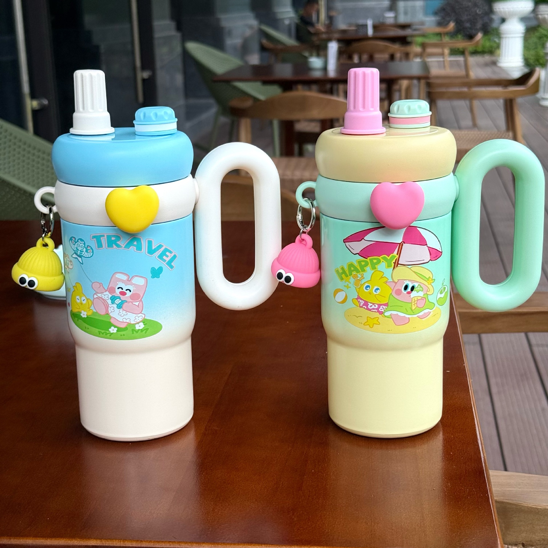 The new cute rabbit cartoon character handle cup has a high appearance level, a student straw cup, and a large-capacity portable ice cube cup details Picture