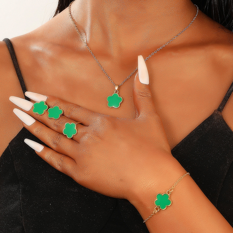 European and American lucky five-leaf flower stud ring, bracelet, necklace, jewelry set, women's fashion four-piece set, five-petal grass accessories full figure