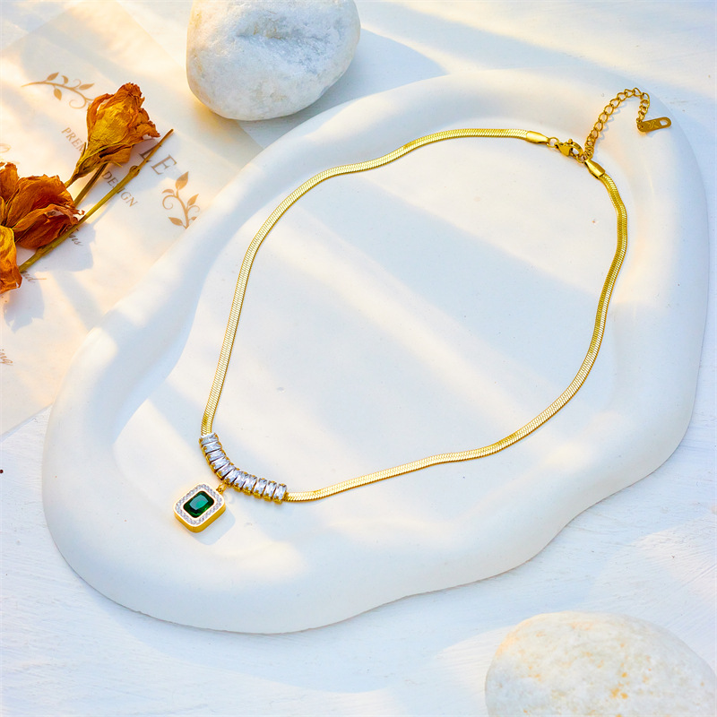 European and American fashion retro high-end cold style diamond-encrusted snake bone chain square green diamond pendant titanium steel jewelry necklace Specification drawing