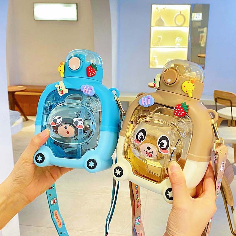 New summer children's water cup with large capacity, cartoon plastic strap, high appearance level, portable magic water bottle bear Specification drawing