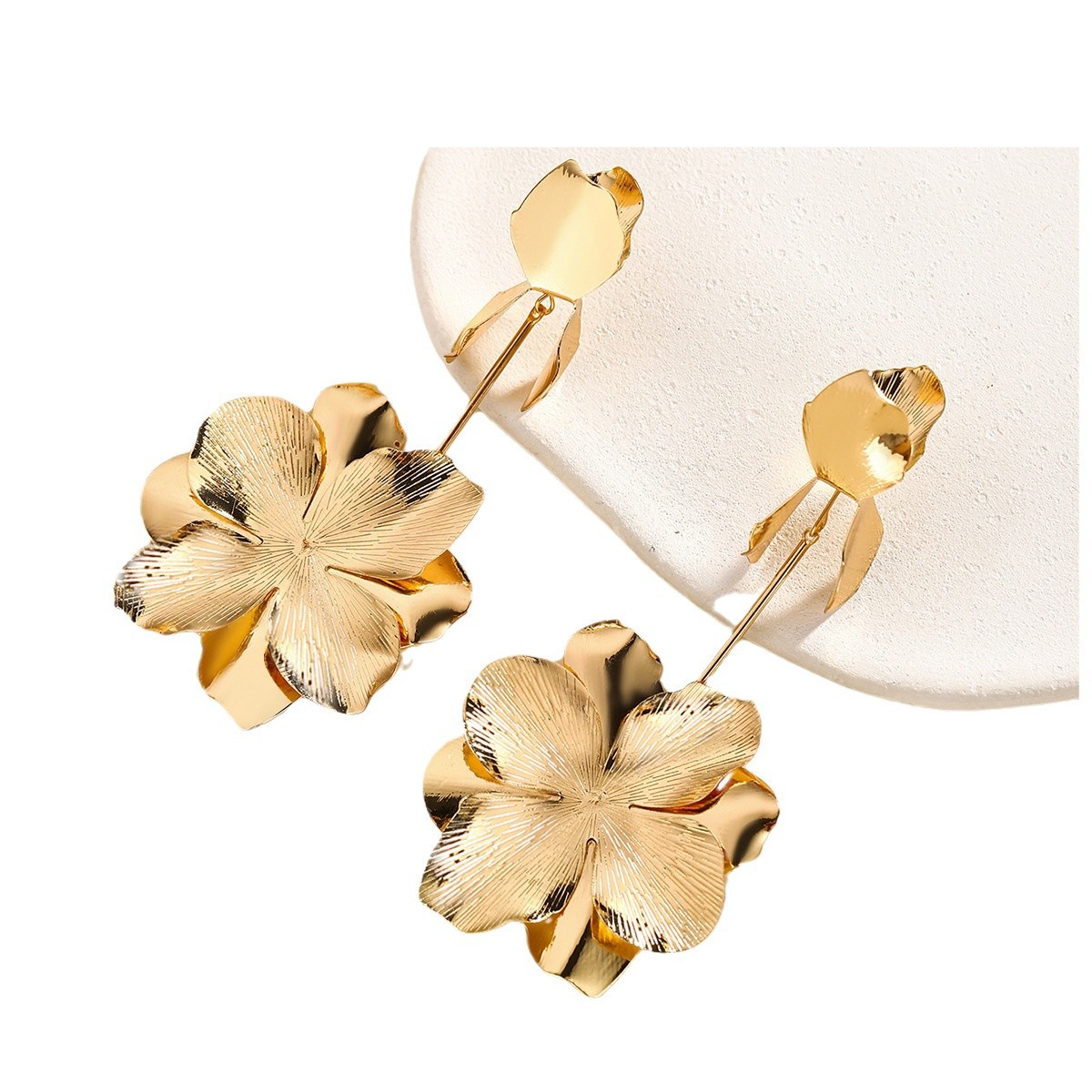 European and American cross-border best-selling fashionable alloy flower tassel earrings, elegant and stylish women's stud earrings, personalized earrings wholesale Item Picture