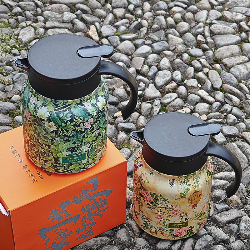 Chinese-style stewed teapot, household tea brewing professional insulated teapot, high appearance level, large capacity tea and water separation, old white tea steeping teapot Application Scenario