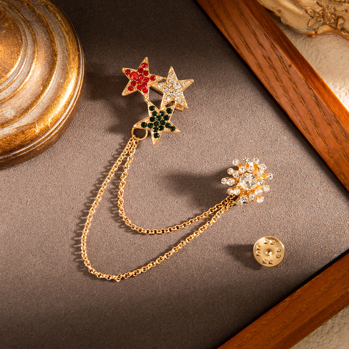 British-style suit shirt, crystal snowflake, five-pointed star chain brooch, cross-border new women's exquisite and fashionable badge Application Scenario