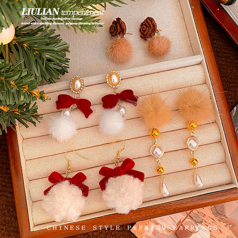 Red plush earrings for Christmas, autumn and winter, women's New Year stud earrings, 2024 new style bestsellers, niche earrings, New Year earrings details Picture