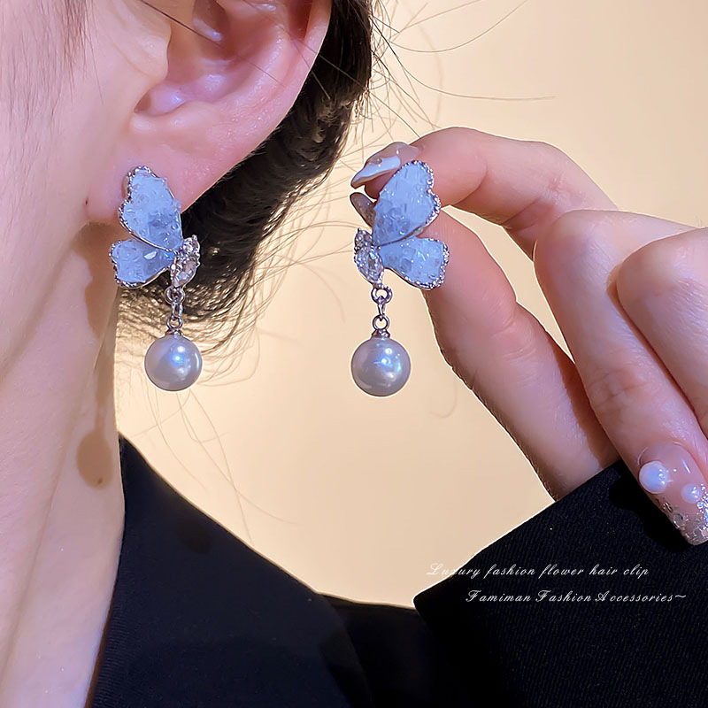 Super ethereal diamond-encrusted blue butterfly stud earrings for women, a 2025 light luxury bestseller, high-end and elegant earrings, a niche French earpiece Application Scenario