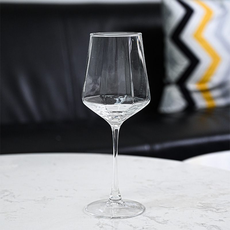 Nordic light luxury diamond-patterned red wine glass, personalized octagonal geometric tall glass, large-capacity white wine glass, cross-border Application Scenario