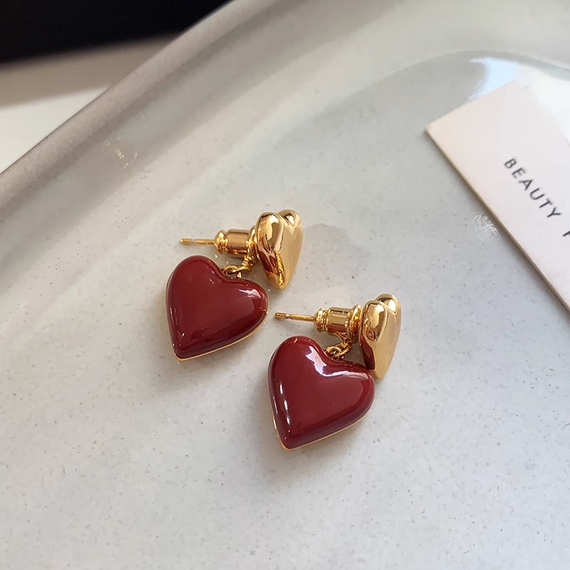 Ankora red heart-shaped stud earrings for women, a new 2024 bestseller with a high-end and unique charm Application Scenario