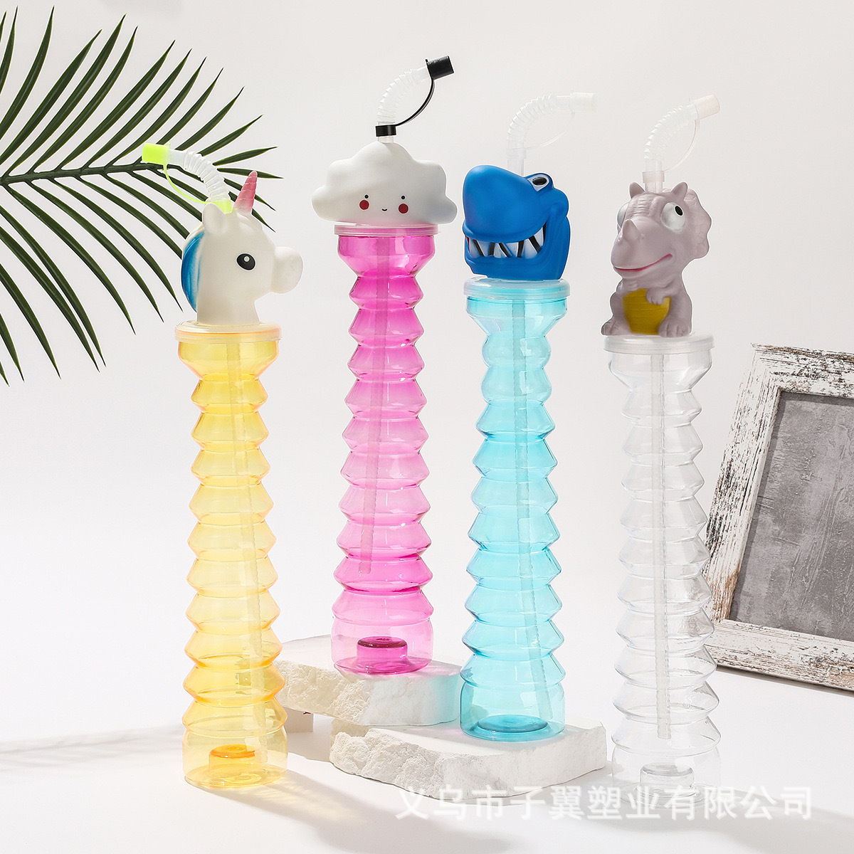 New cross-border factory direct sales plastic straw cups, coconut tree torches, twisted dough sticks, cartoon animal cups, festival party gifts Specification drawing