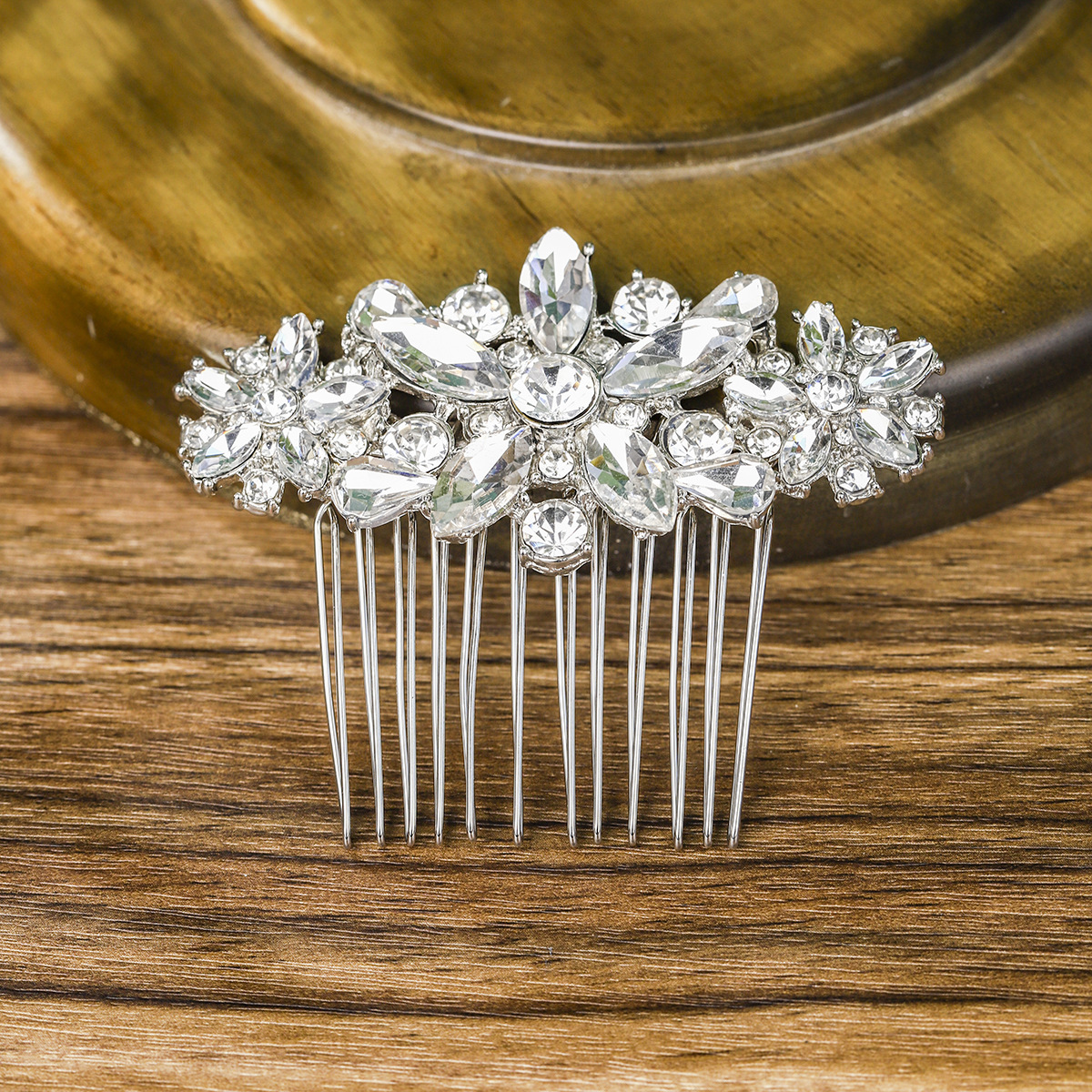European and American bride wedding accessories, diamond alloy insert combs, wedding gowns, evening gowns, hair accessories, retro Hanfu updo hair combs Application Scenario