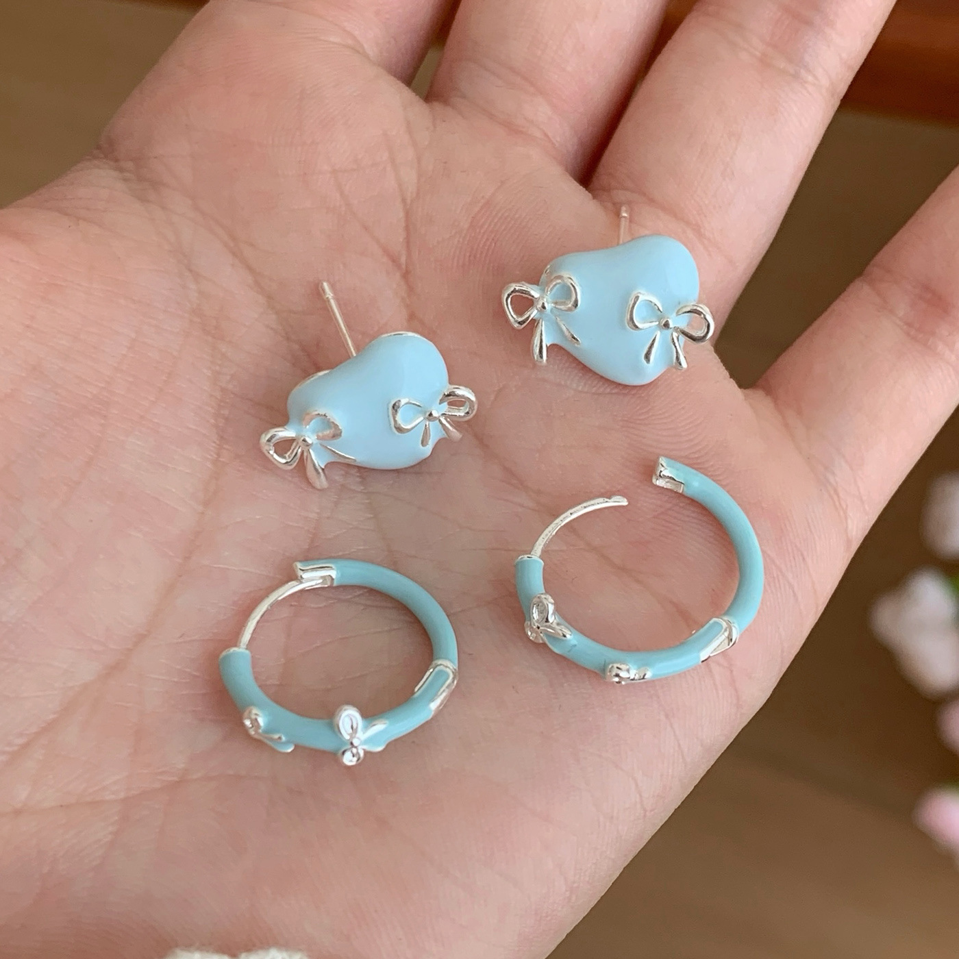 New cream blue oil-dripping heart-shaped ear studs, Instagram-style silver needle for girls, girlish dopamine, niche and sweet ear rings Specification drawing