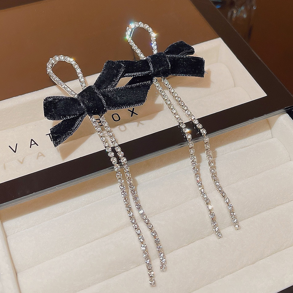 Light luxury and exquisite bow tassel earrings, high-end and elegant autumn and winter, versatile earrings, niche design, stud earrings for women Specification drawing