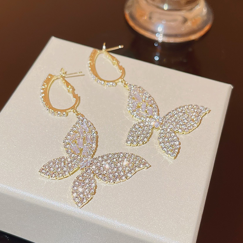 Fashionable and elegant, light luxury and sweet, crystal super fairy butterfly earrings, Korean high-end style, nightclub socialite style exquisite earrings full figure