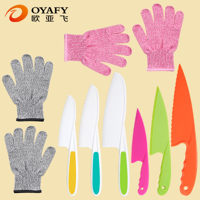 Children's cut-resistant gloves, children's plastic fruit knife, toddler kitchen knife, fruit and vegetable knife set, HPPE protective gloves Application Scenario