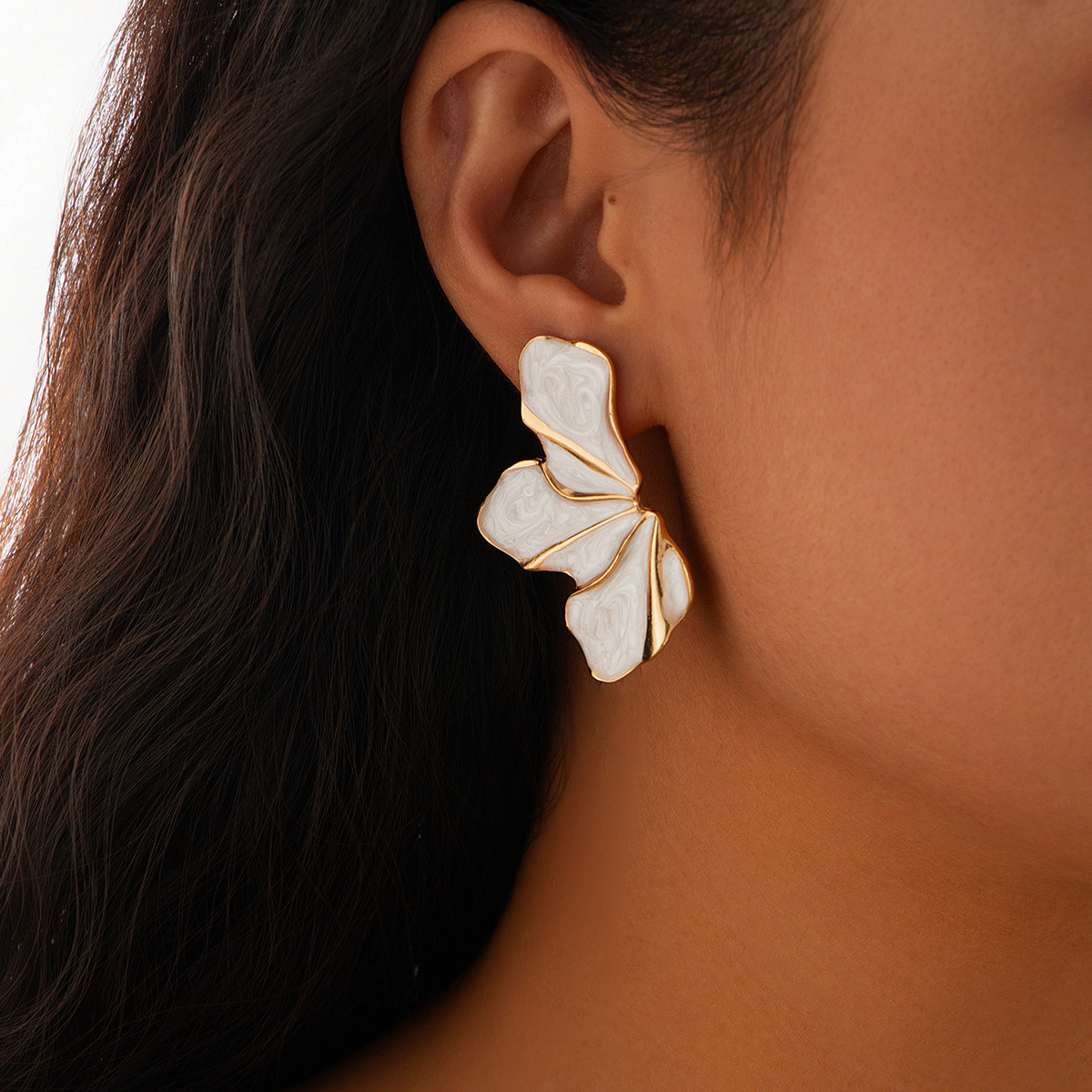 European and American style, grand vacation design, oil-dripping floral geometric stud earrings, cross-border bestseller, fashionable flower gradient earrings details Picture