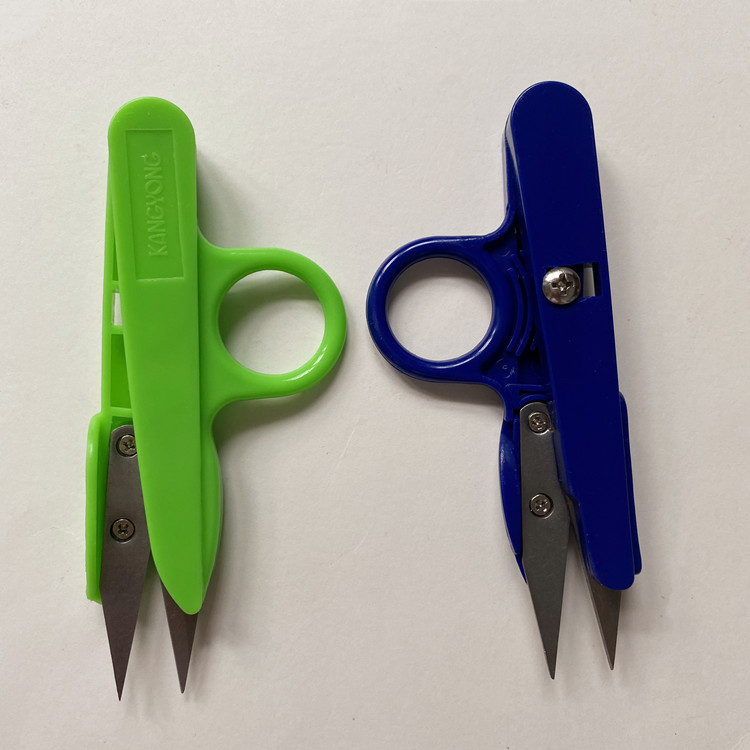 Colored plastic spring shears with loops, U-shaped shears, plastic handle shears, small scissors with thread ends, plastic handle shears Application Scenario