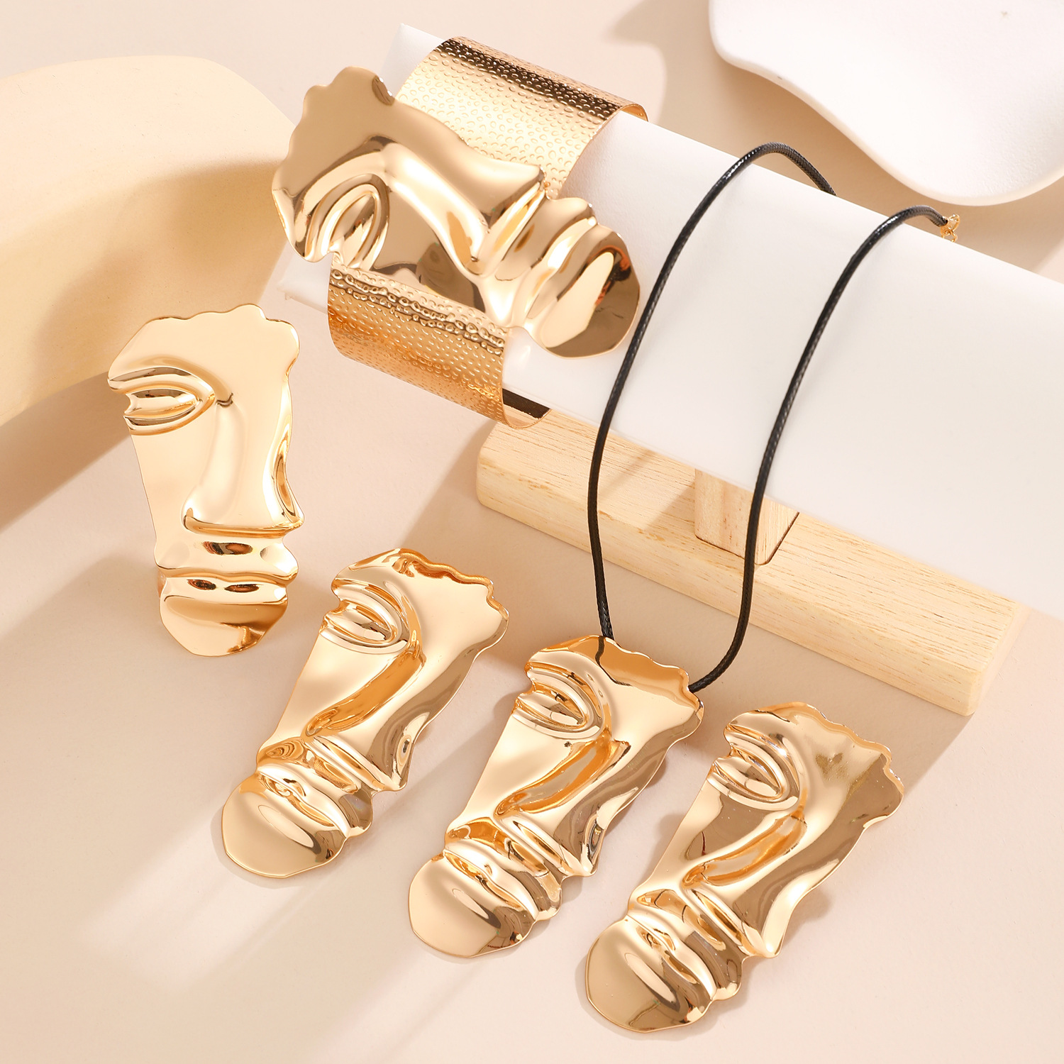 Exaggerated personality, Amazon cross-border, long-awaited avatar, face, earrings, ring, bracelet, necklace, set for women details Picture