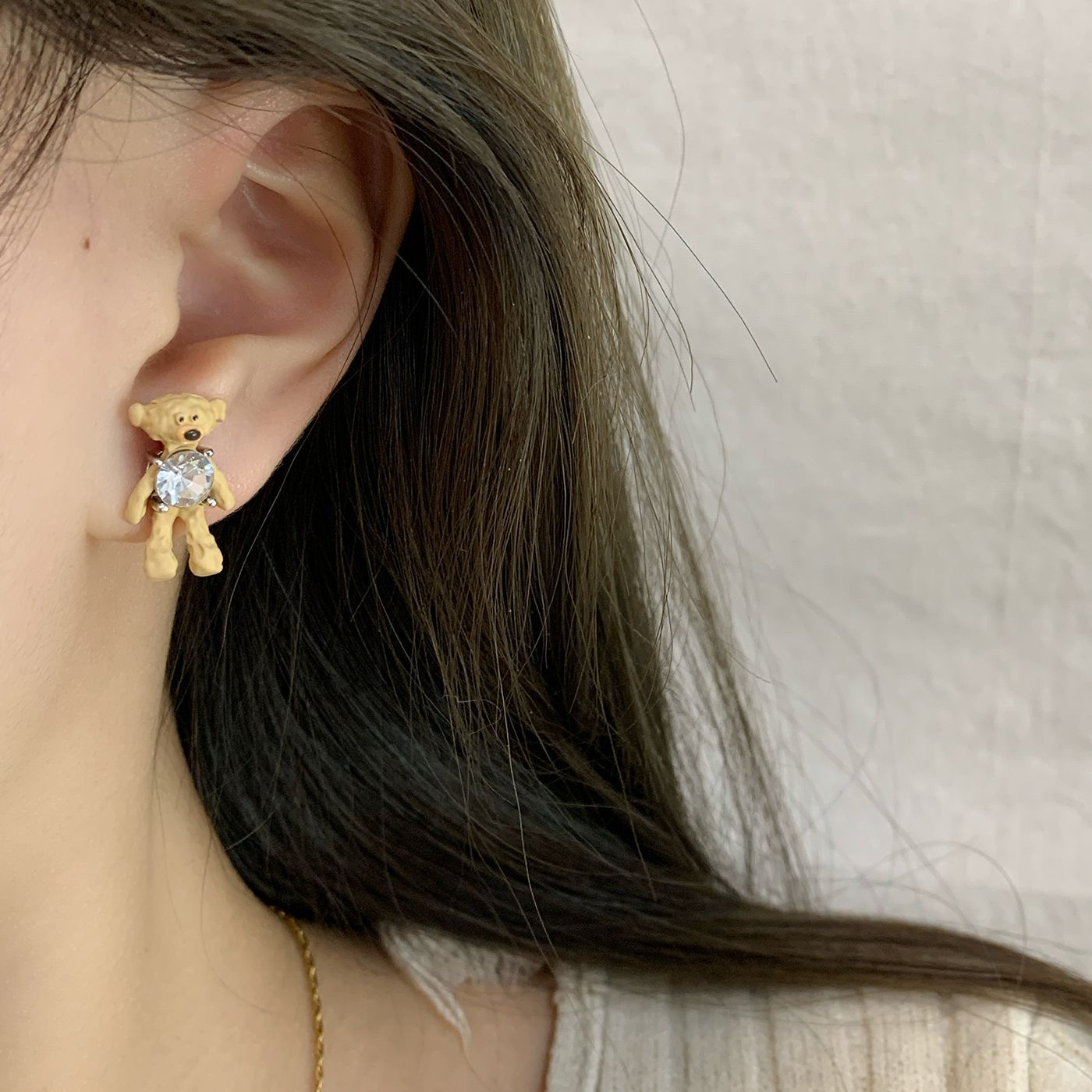 Spring new style of playful cartoon bear pearl stud earrings, silver needle earrings, sweet, niche and exquisite zircon cute earrings Specification drawing