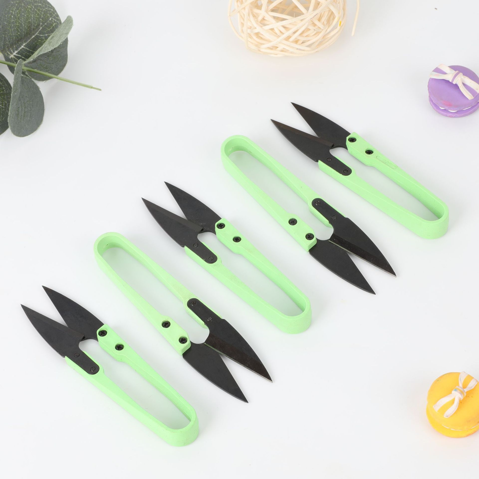 Wholesale anti-rust colored plastic fishing shears, U-shaped small scissors, cross-stitch thread end scissors, household tailor scissors Application Scenario